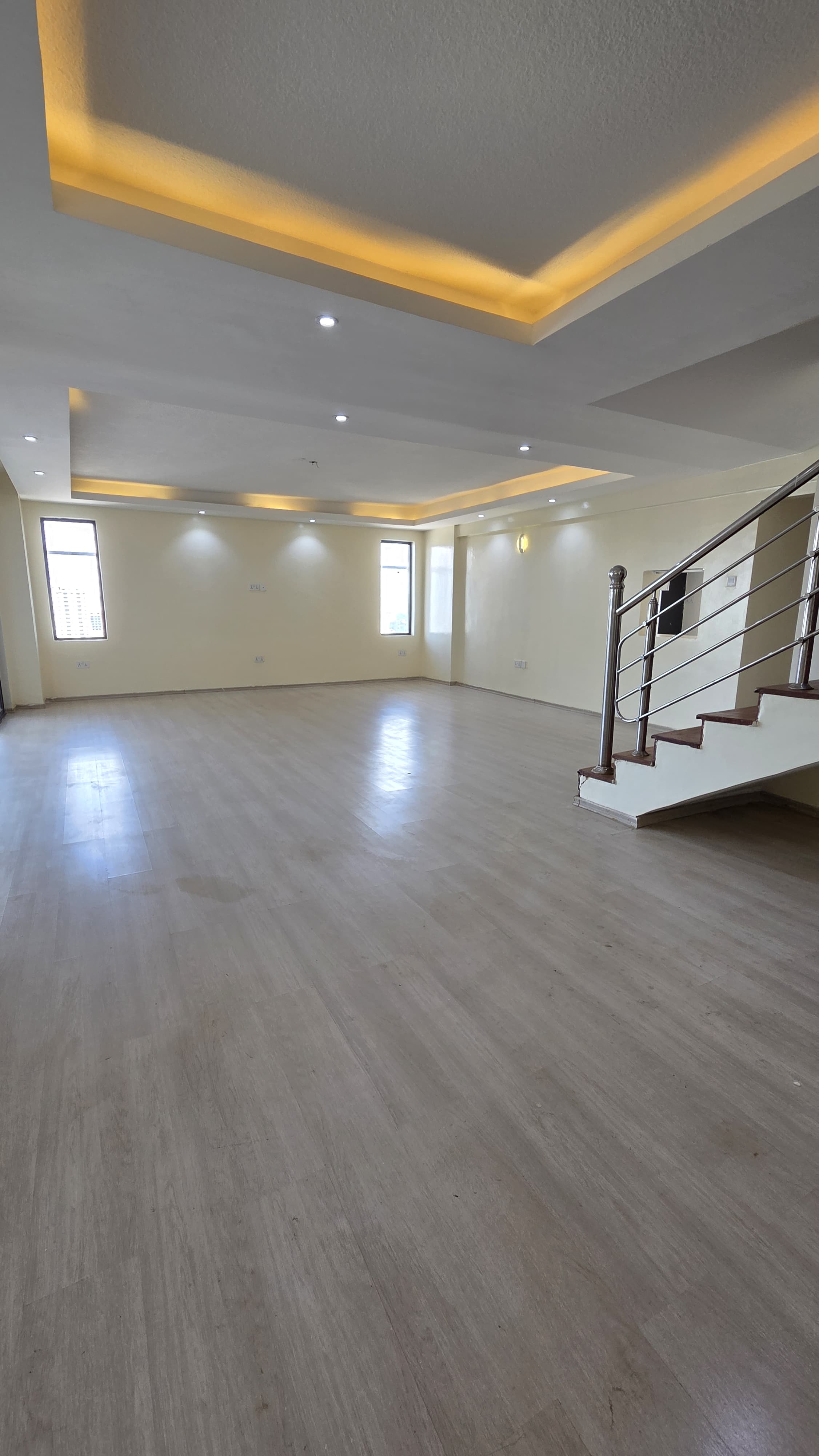 Exquisite 5 Bedroom Duplex Apartment In Prime Parklands