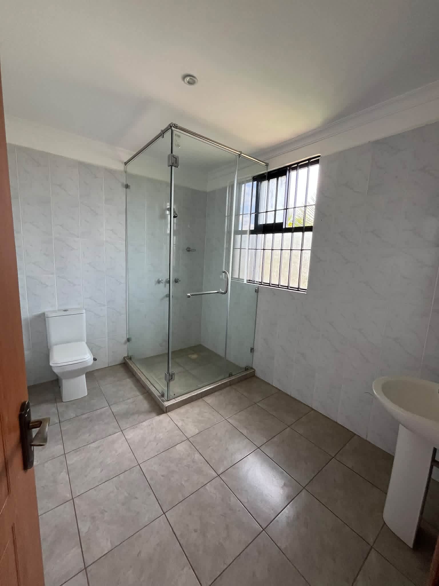 Contemporary 4 Bedroom Villas with DSQ for Rent in Ongata Rongai