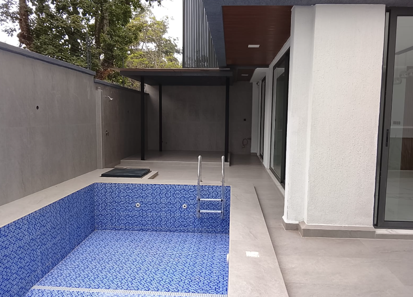 Exquisite 7 Bedroom Villa in Lavington, Apple Cross Road.