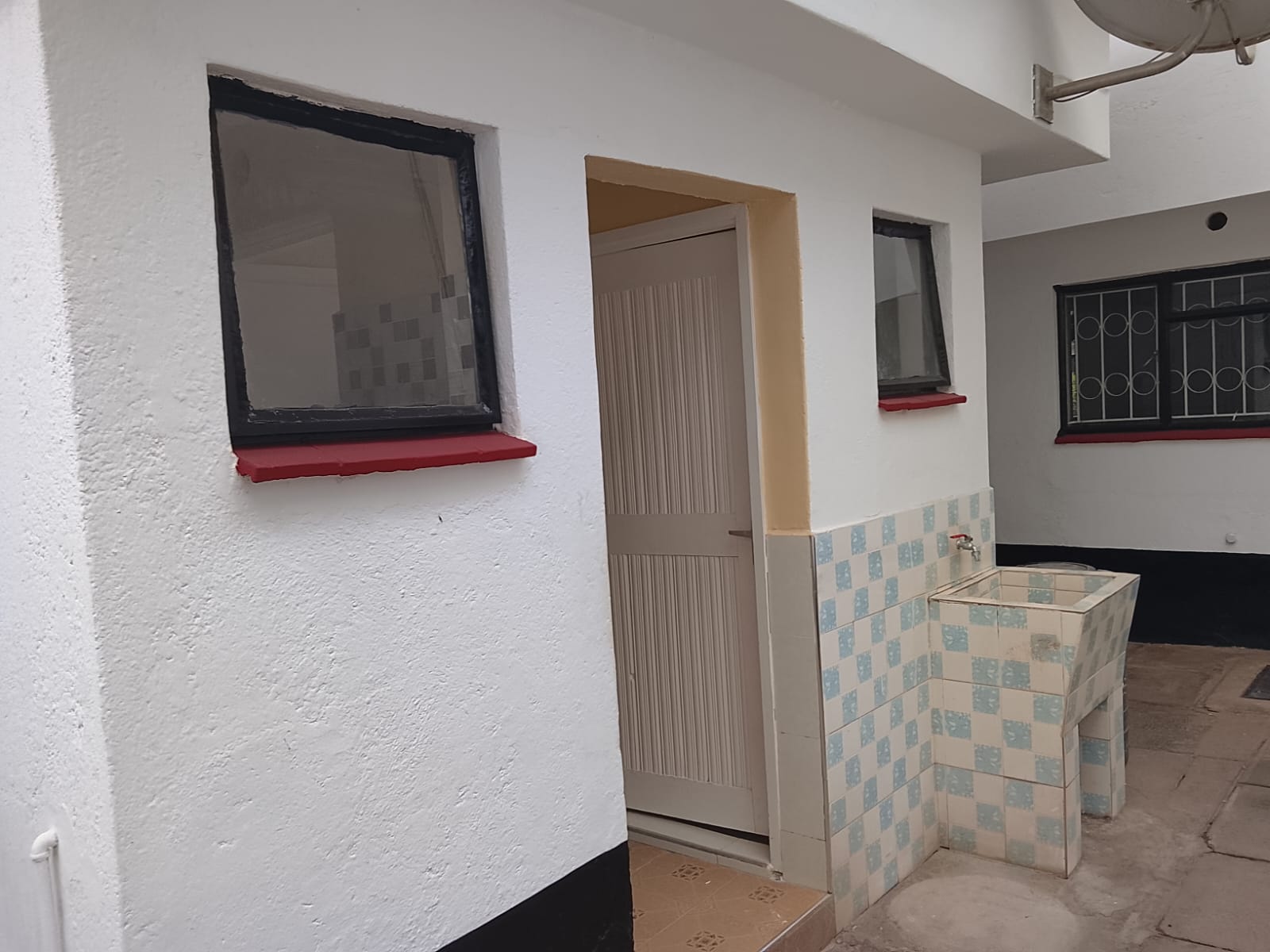 Beautifully Designed 3 Bedroom Villa with DSQ for Rent in Riara Road