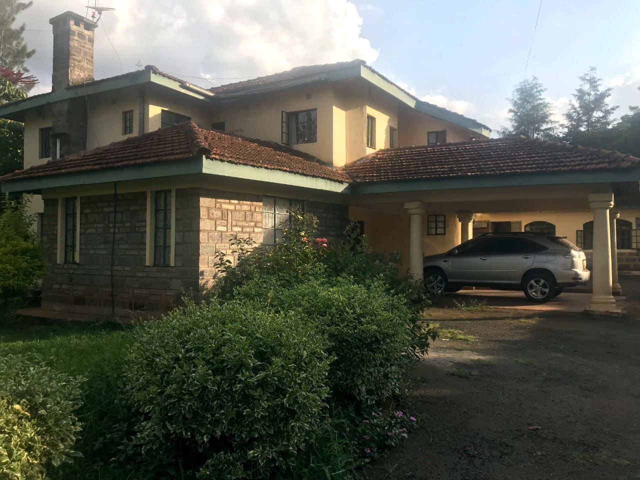 EXQUISITE 5 BEDROOM HOUSE.  AND TWO 3 BEDROOM GUEST HOUSE FOR SALE IN RIDGEWAYS.