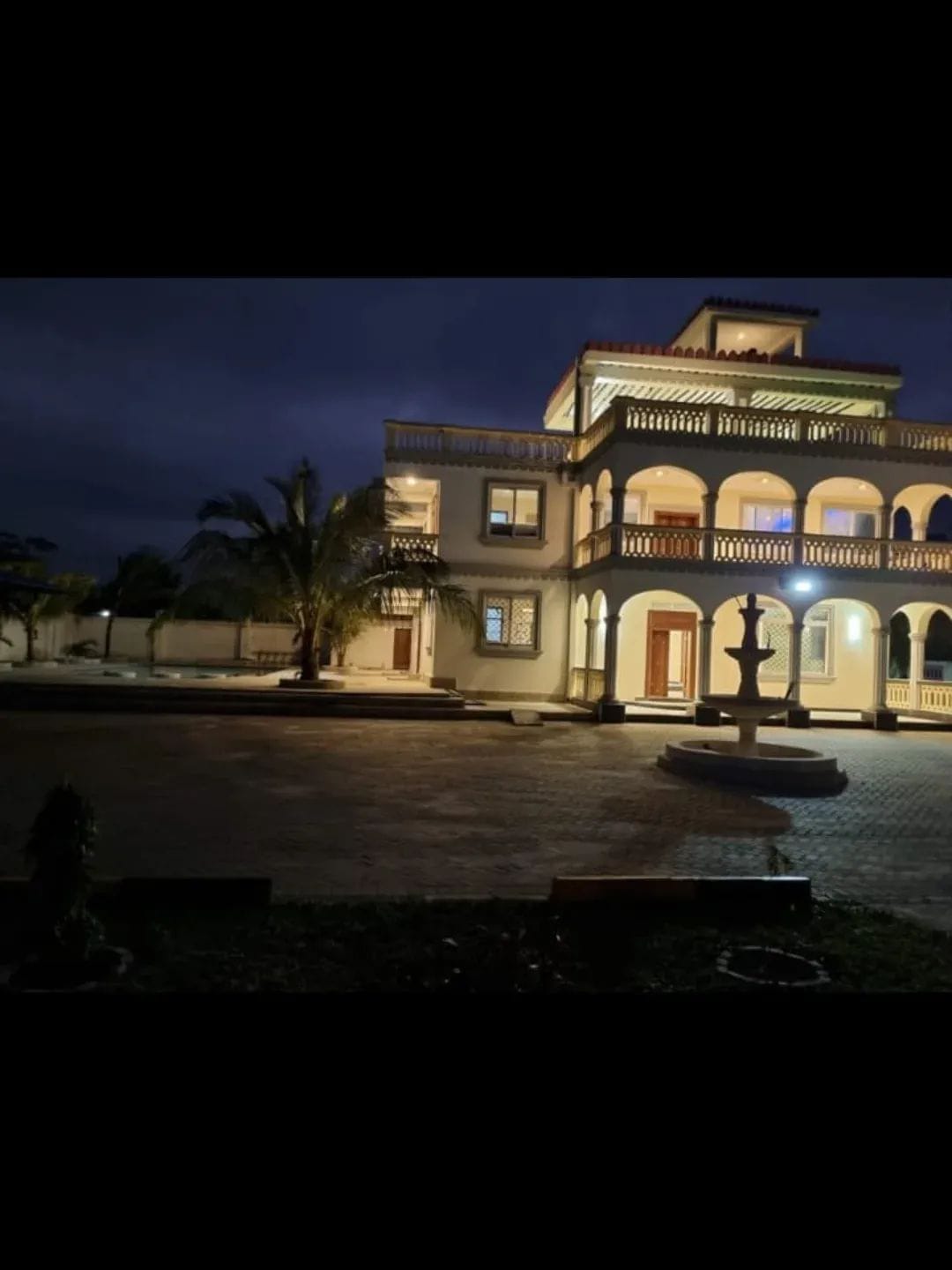 Discover over 30  stunning options  holiday villas available for August Gate aways. in Diani.