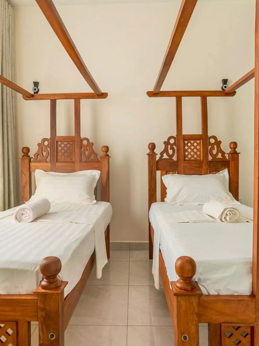 Discover over 30  stunning options  holiday villas available for August Gate aways. in Diani.