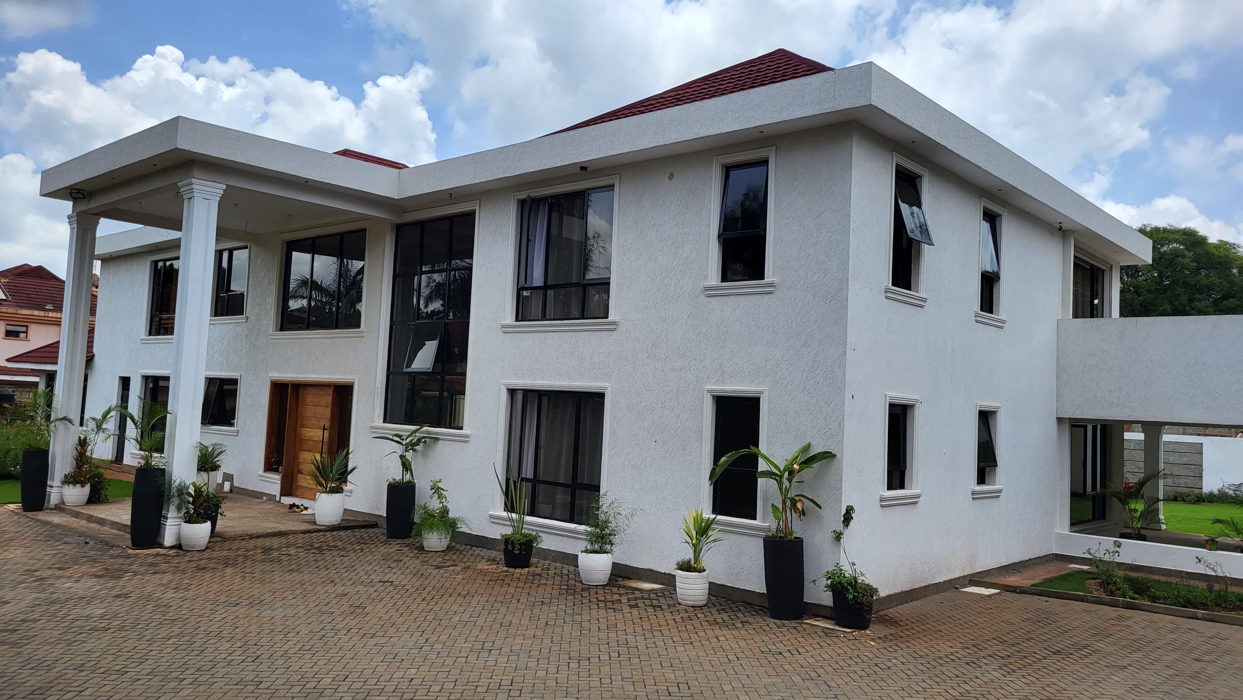RUNDA: Exquisite 5-Bedroom Luxury Residence