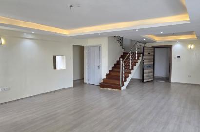 Exquisite 5 Bedroom Duplex Apartment In Prime Parklands