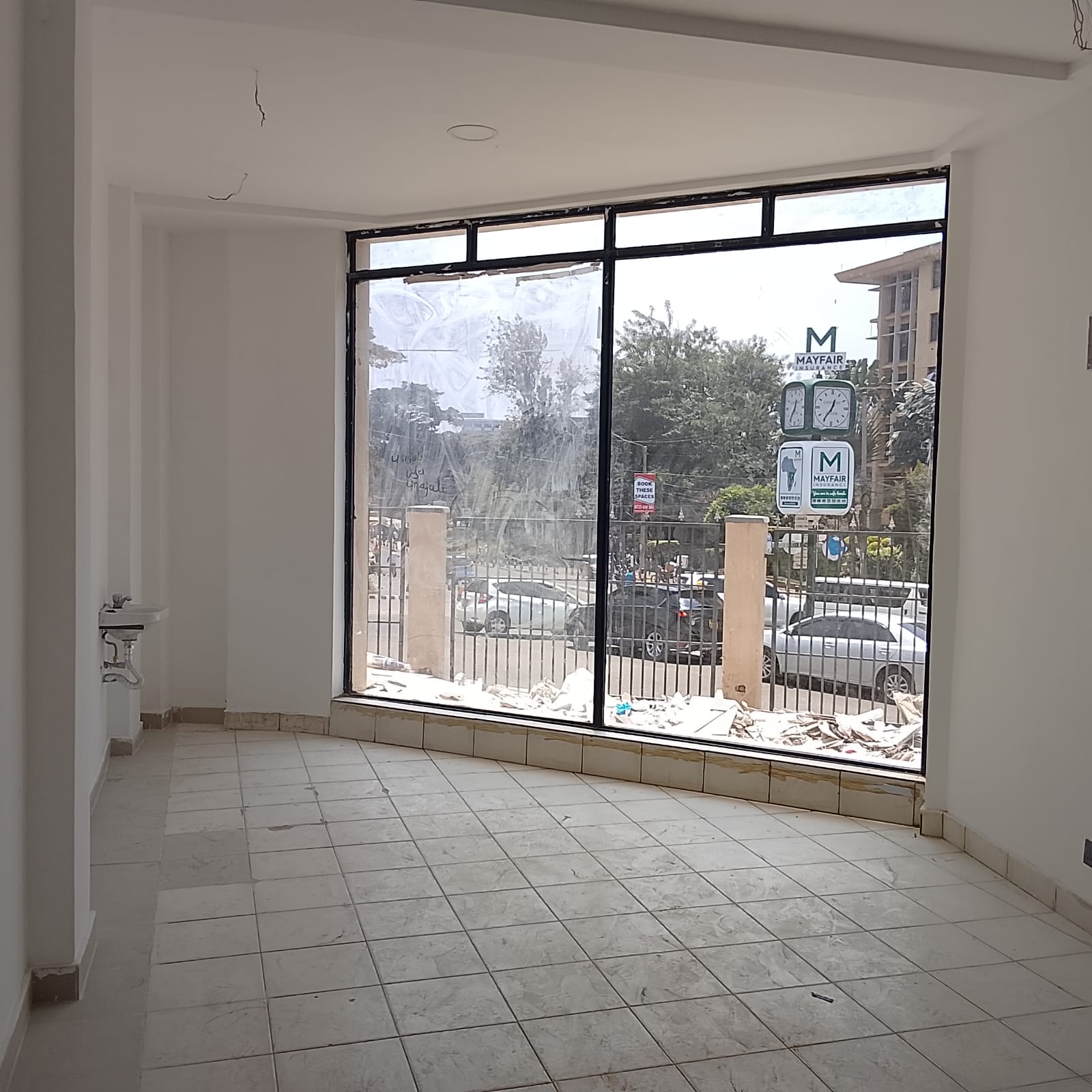 Contemporary 600 SQFT Ground Floor Shop for Rent in Hurlingham