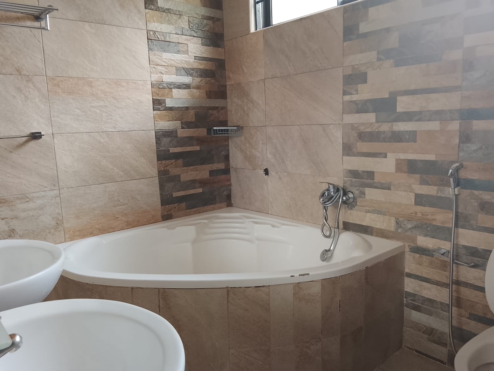 Modest 5 Bedroom Villa for Rent in  Lavington