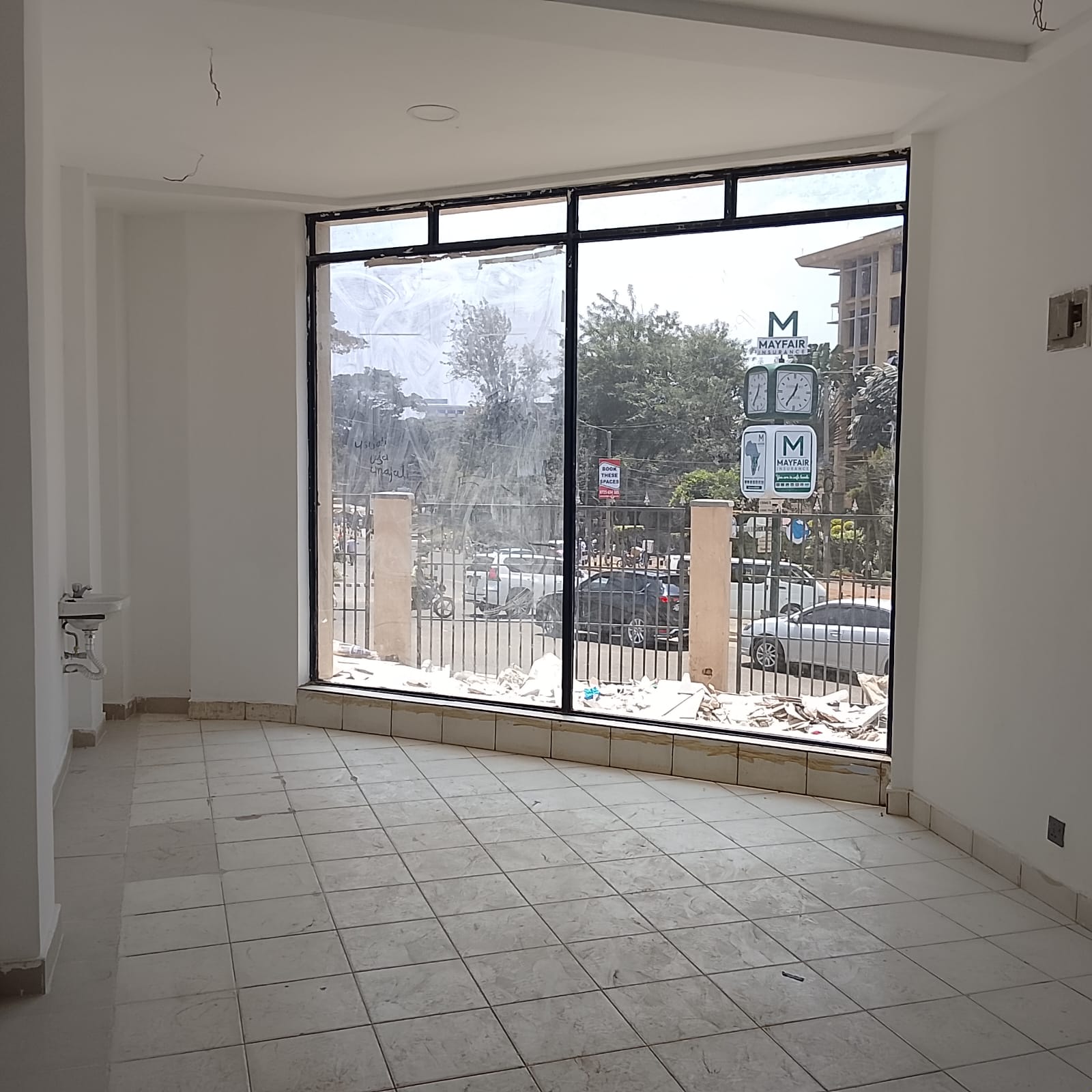 Contemporary 600 SQFT Ground Floor Shop for Rent in Hurlingham