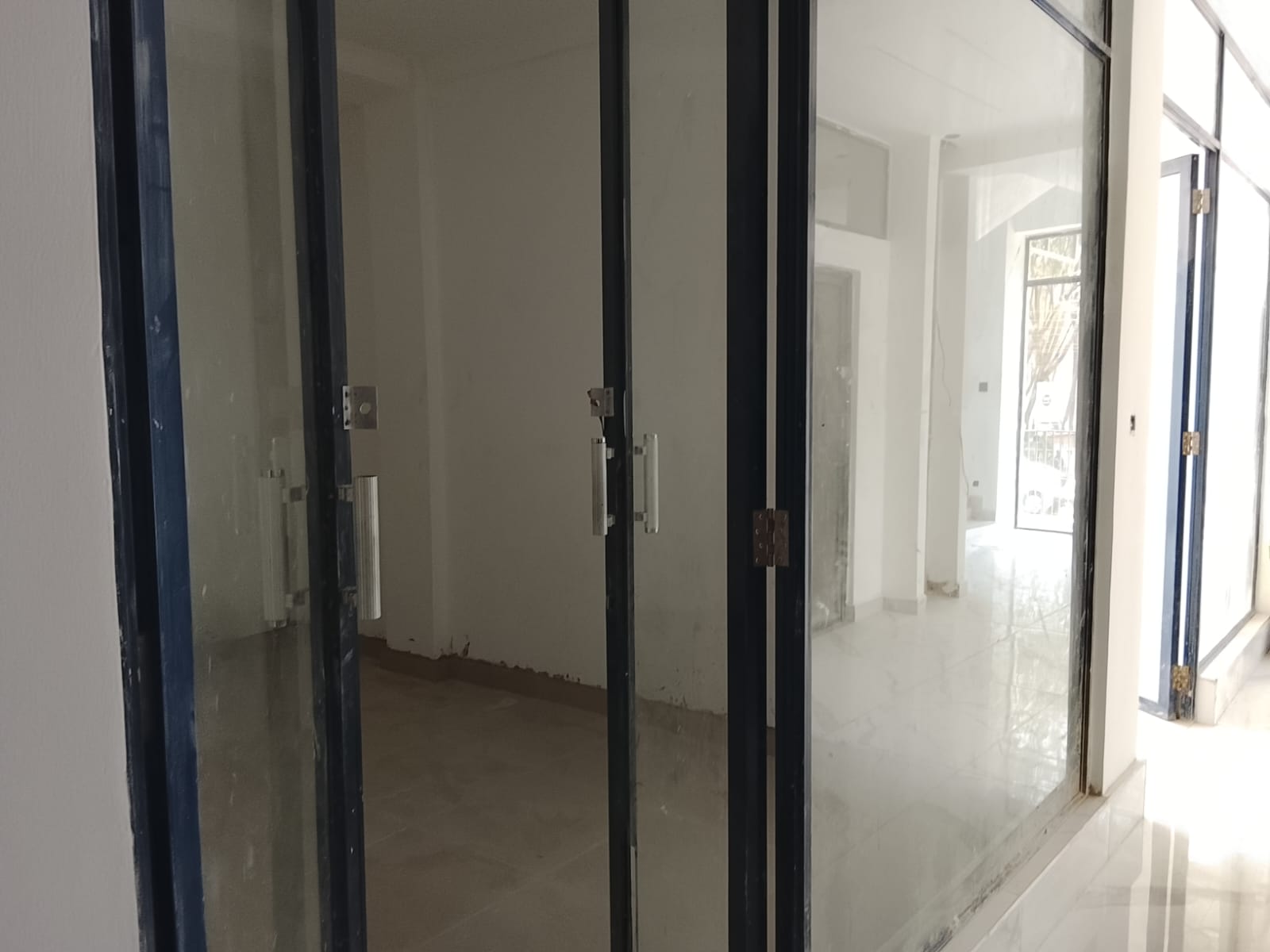 Contemporary 600 SQFT Ground Floor Shop for Rent in Hurlingham