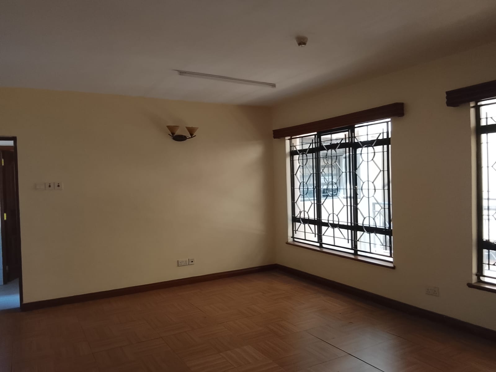 Prestigious 1,116 SQFT Office for Rent in Hurlingham