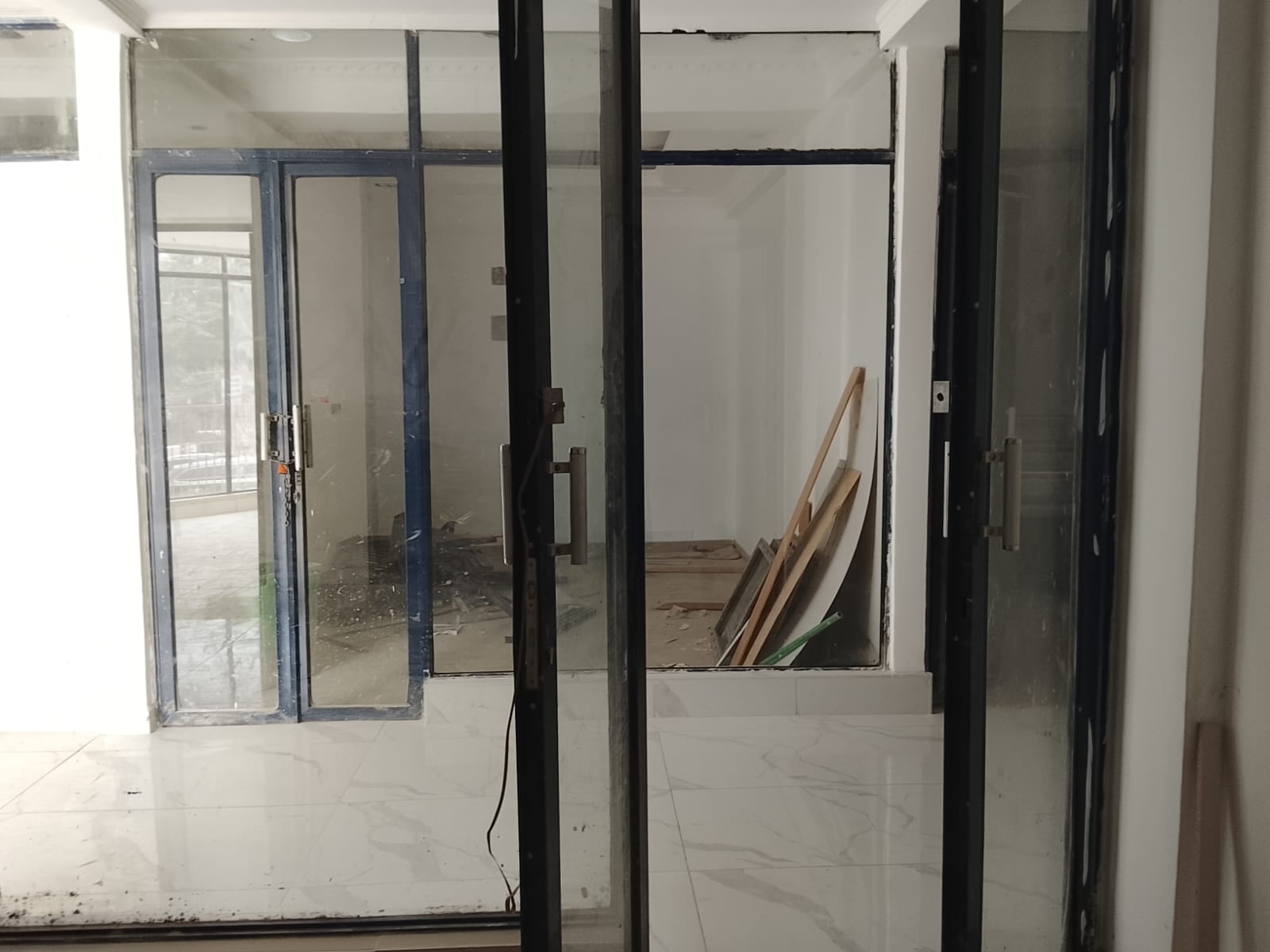 Sophiscated  500 SQFT Ground Floor Shop for Rent in Upper Hill, Hurlingham Road