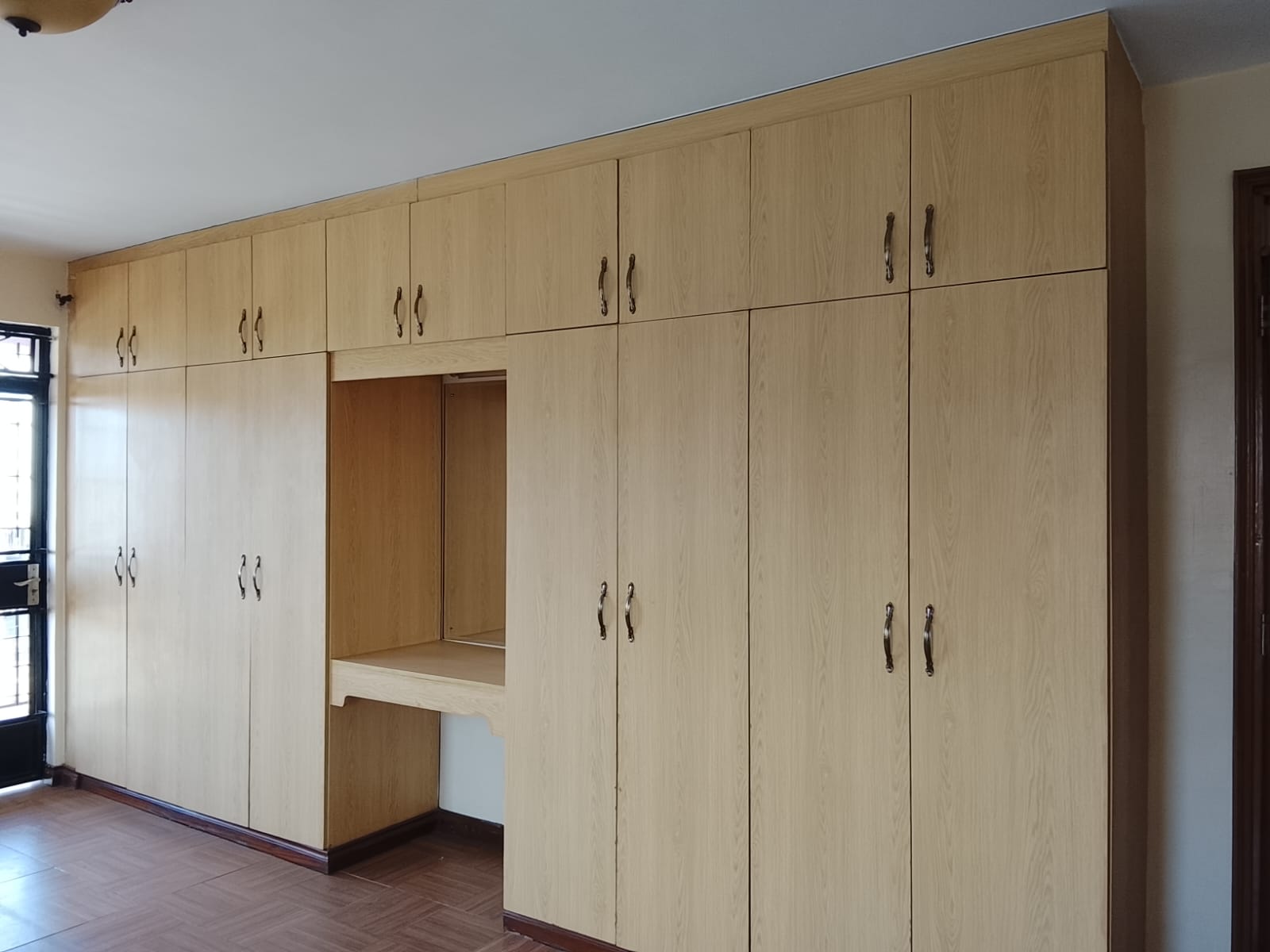 Prestigious 1,116 SQFT Office for Rent in Hurlingham