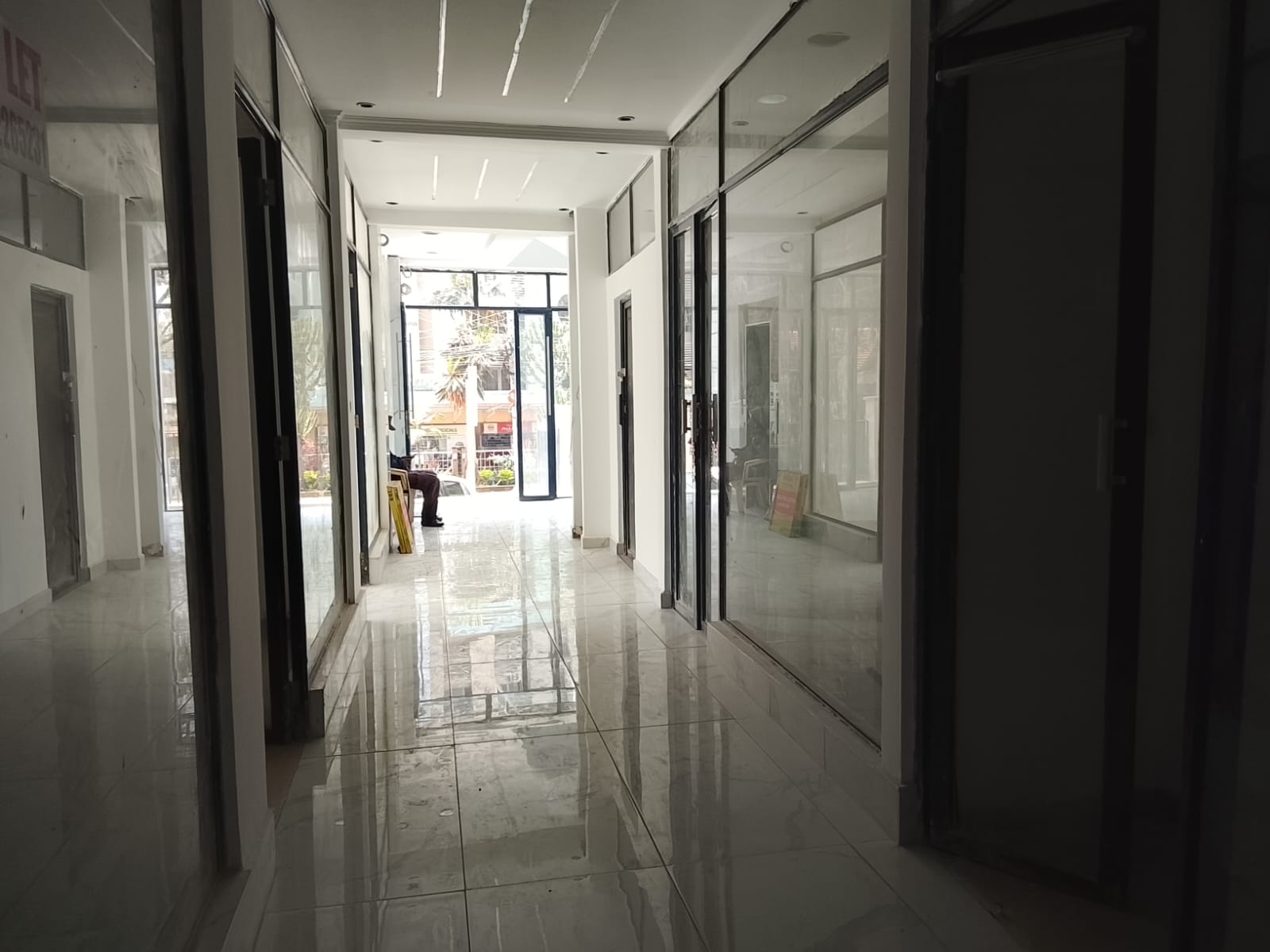 Sophiscated  500 SQFT Ground Floor Shop for Rent in Upper Hill, Hurlingham Road