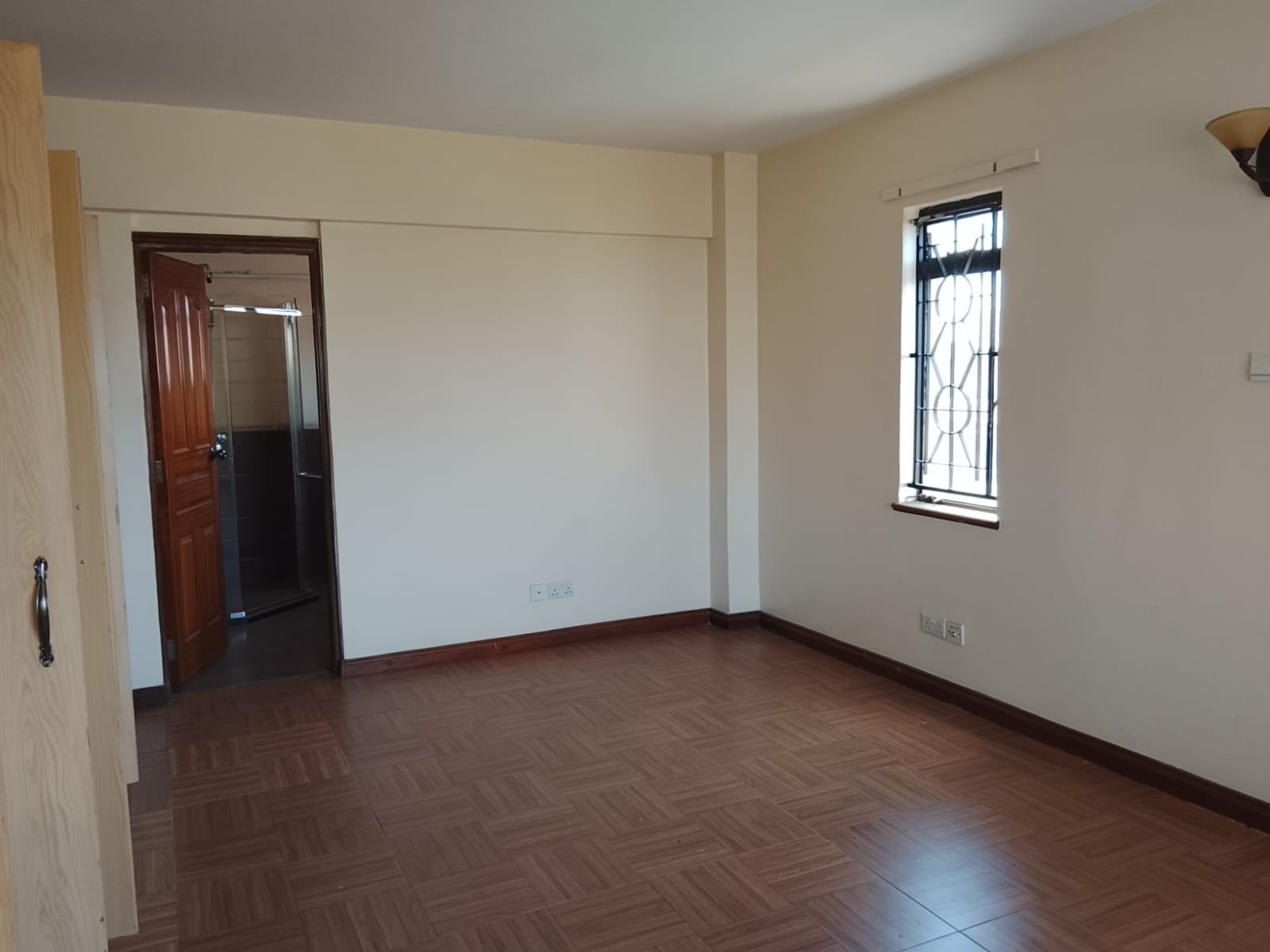 Prestigious 1,116 SQFT Office for Rent in Hurlingham