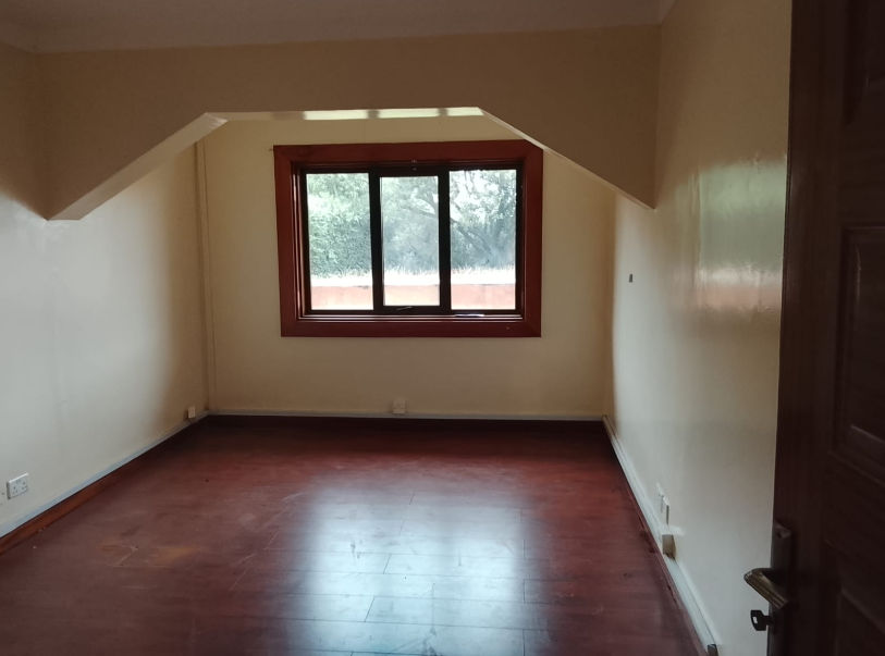 Executive 9 Bedroom Maisonette in Lavington, Apple Cross Road.