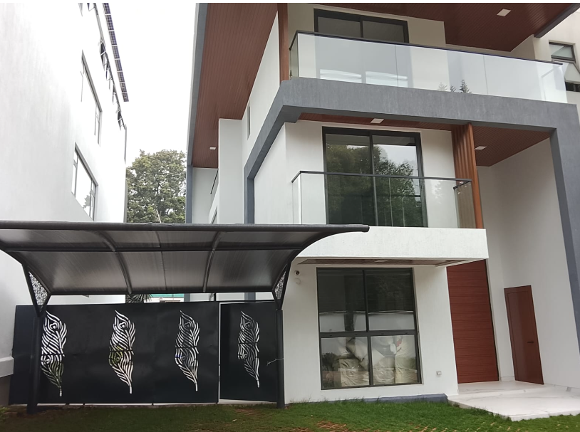 Exquisite 7 Bedroom Villa in Lavington, Apple Cross Road.