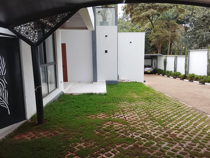 Exquisite 7 Bedroom Villa in Lavington, Apple Cross Road.