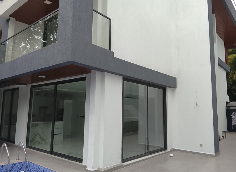 Exquisite 7 Bedroom Villa in Lavington, Apple Cross Road.