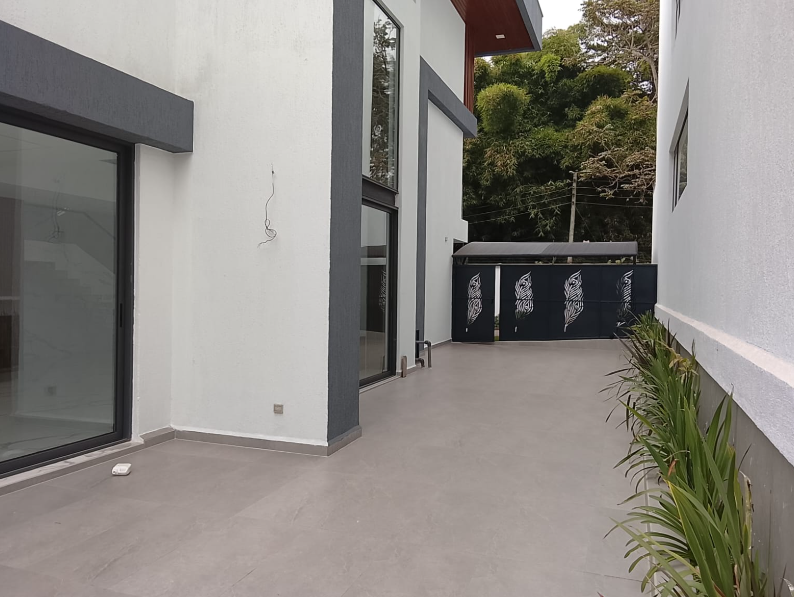 Exquisite 7 Bedroom Villa in Lavington, Apple Cross Road.