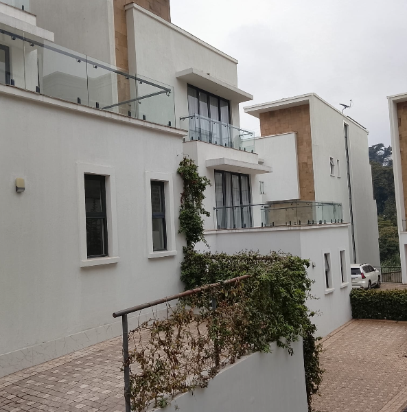 Extravagant 5 Bedroom Villas in Lavington, Apple Cross Road.
