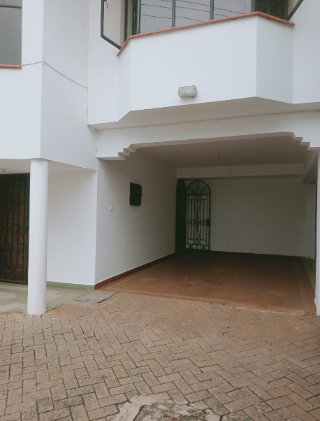 Family Friendly 5 Bedroom Maisonette with DSQ in Riverside