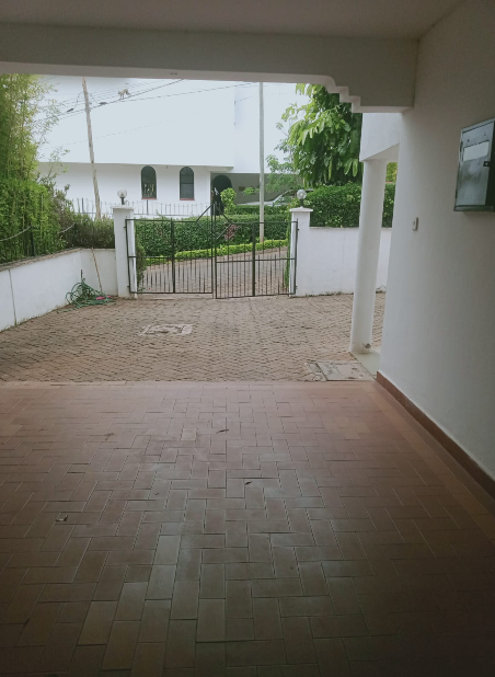 Family Friendly 5 Bedroom Maisonette with DSQ in Riverside