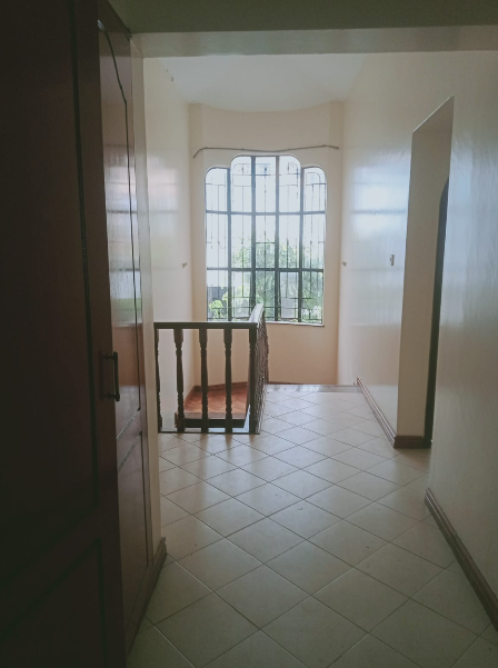 Family Friendly 5 Bedroom Maisonette with DSQ in Riverside