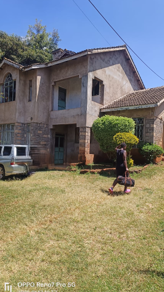Spacious 4 Bedroom Maisonette Along Kerarapon Drive, Karen